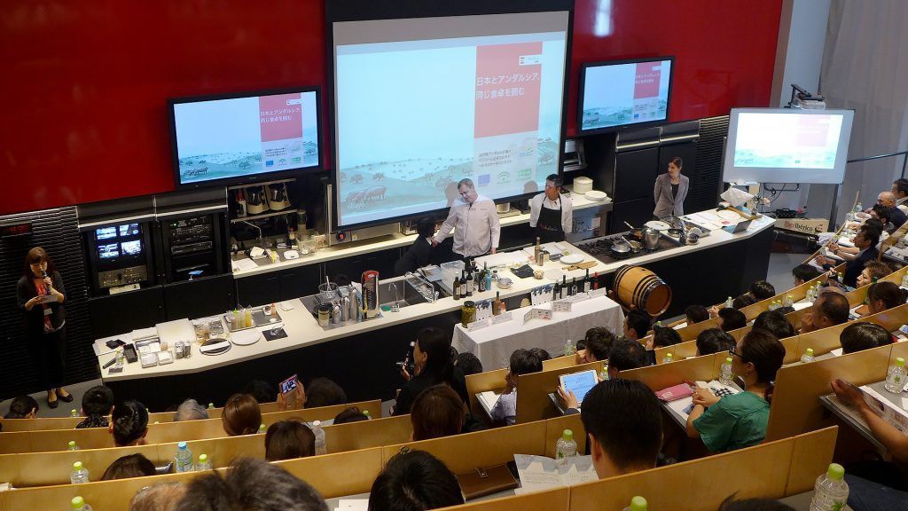 Presentacion en el Hattori Nutrition College de Tokio
